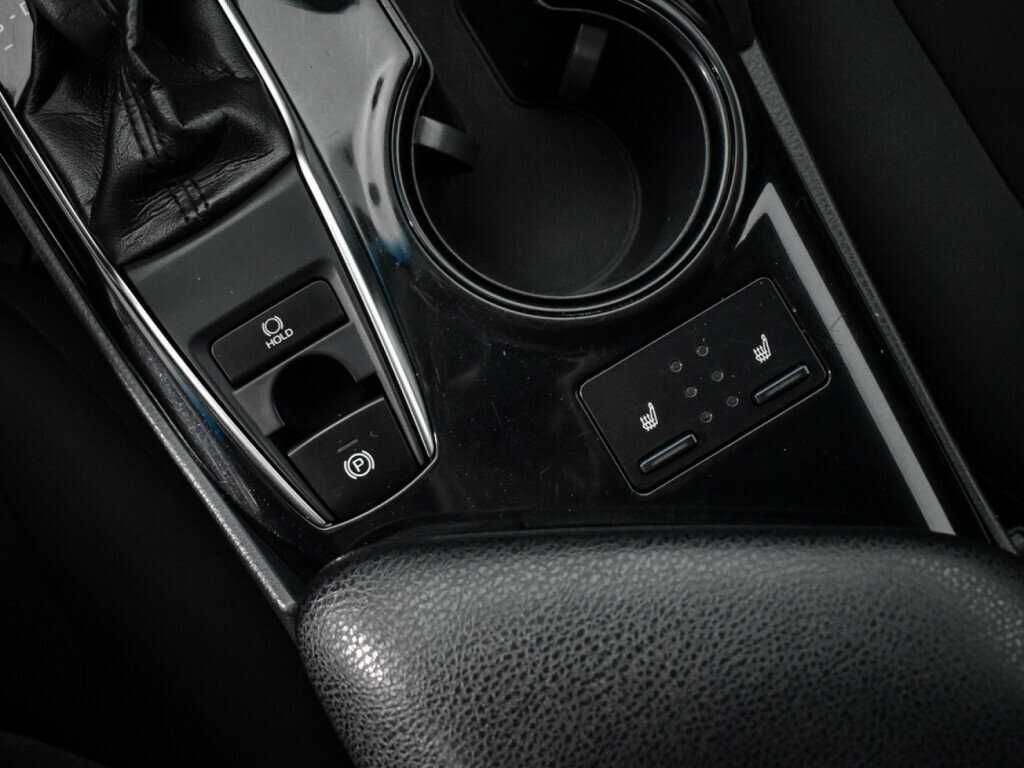 Toyota Camry с пробегом — 2018 год. Фото: #8