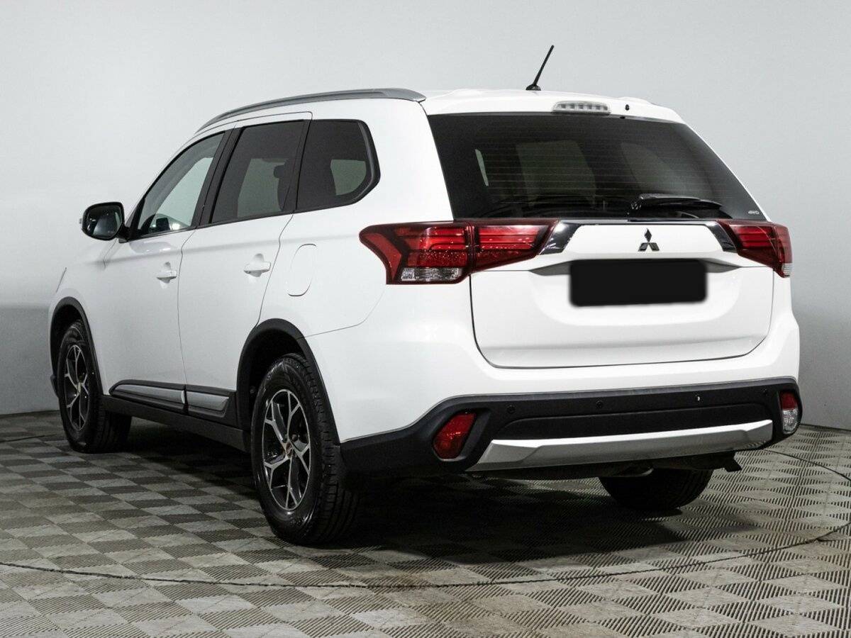 Mitsubishi Outlander с пробегом — 2016 год. Фото: #6