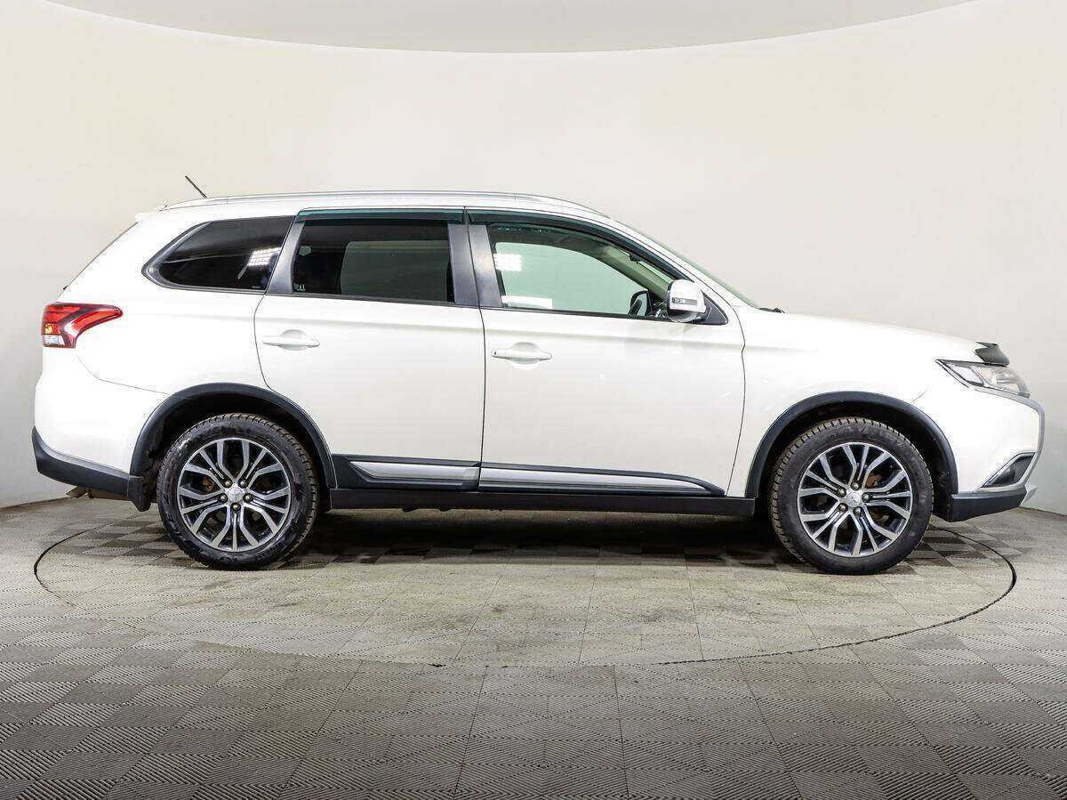Mitsubishi Outlander с пробегом — 2015 год. Фото: #3
