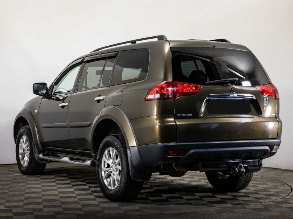 Mitsubishi Pajero Sport с пробегом — 2015 год. Фото: #6