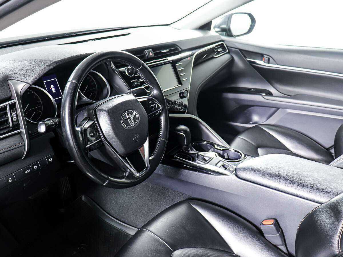 Toyota Camry с пробегом — 2018 год. Фото: #12