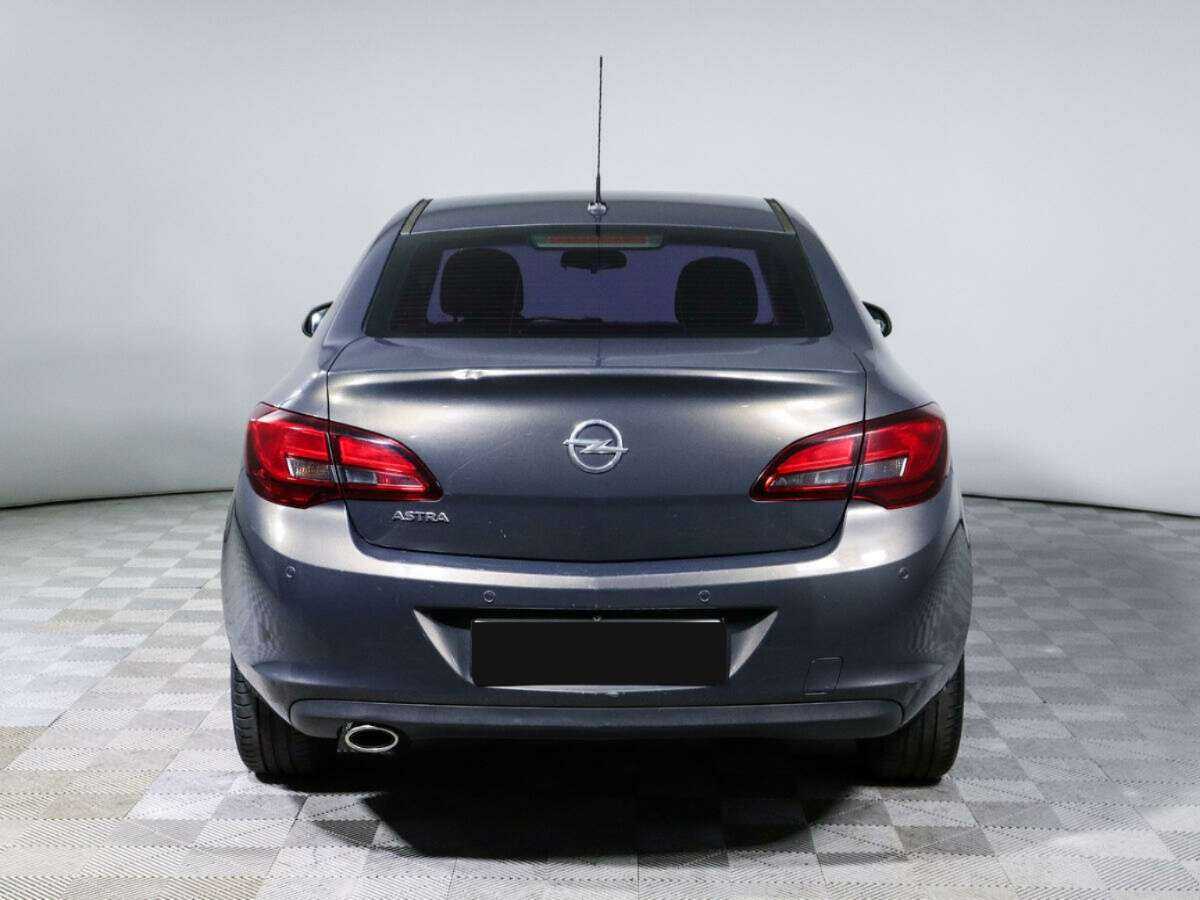 Opel Astra с пробегом — 2014 год. Фото: #4