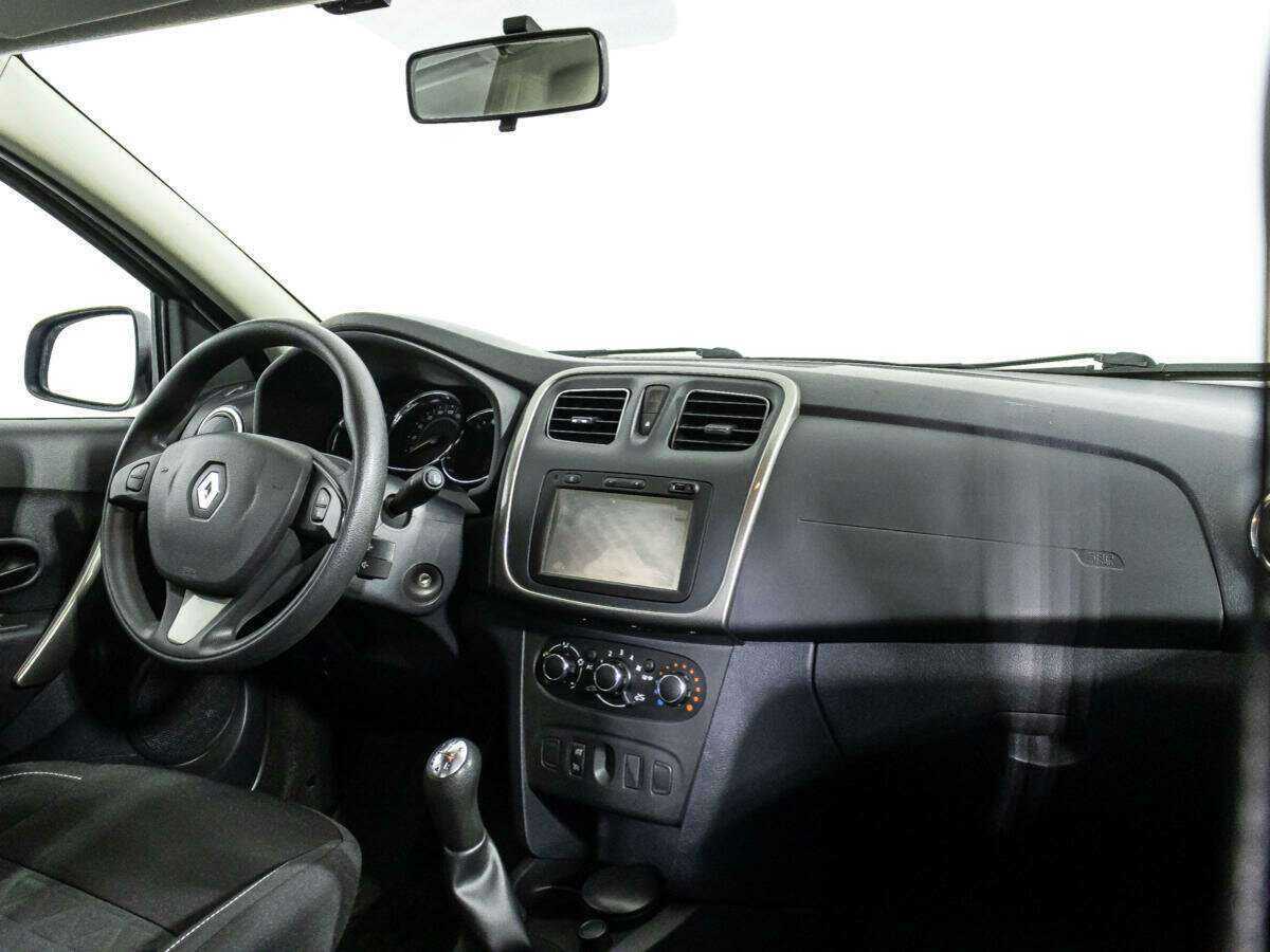 Renault Sandero с пробегом — 2015 год. Фото: #8