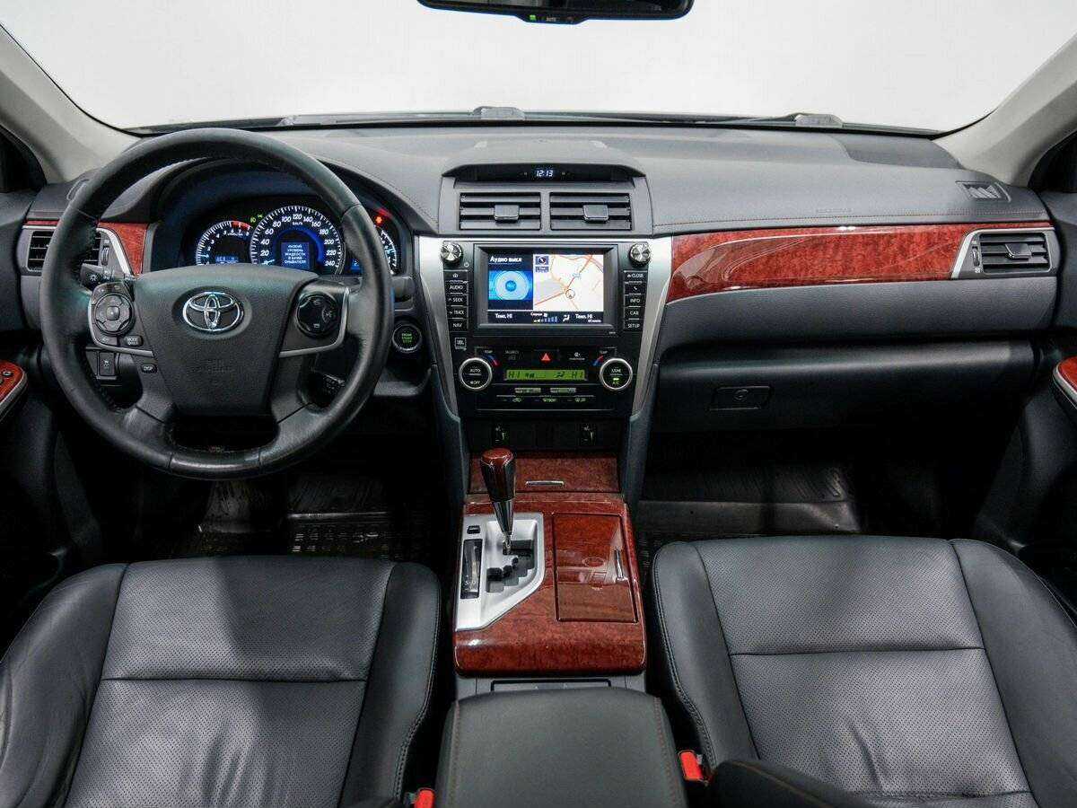 Toyota Camry с пробегом — 2014 год. Фото: #10
