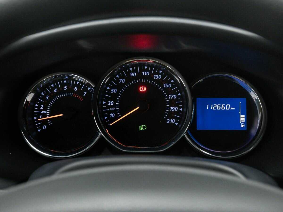 Renault Sandero с пробегом — 2017 год. Фото: #18