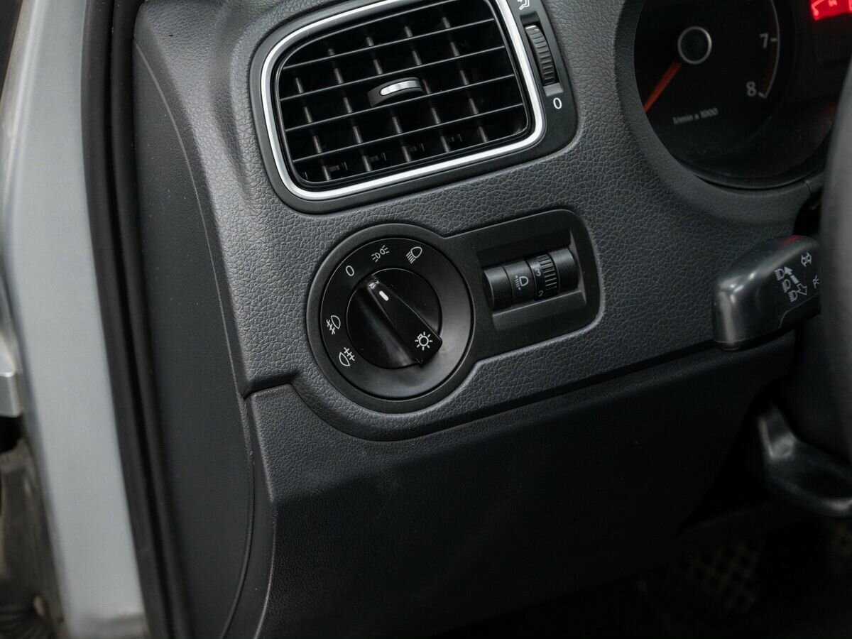 Volkswagen Polo с пробегом — 2013 год. Фото: #13