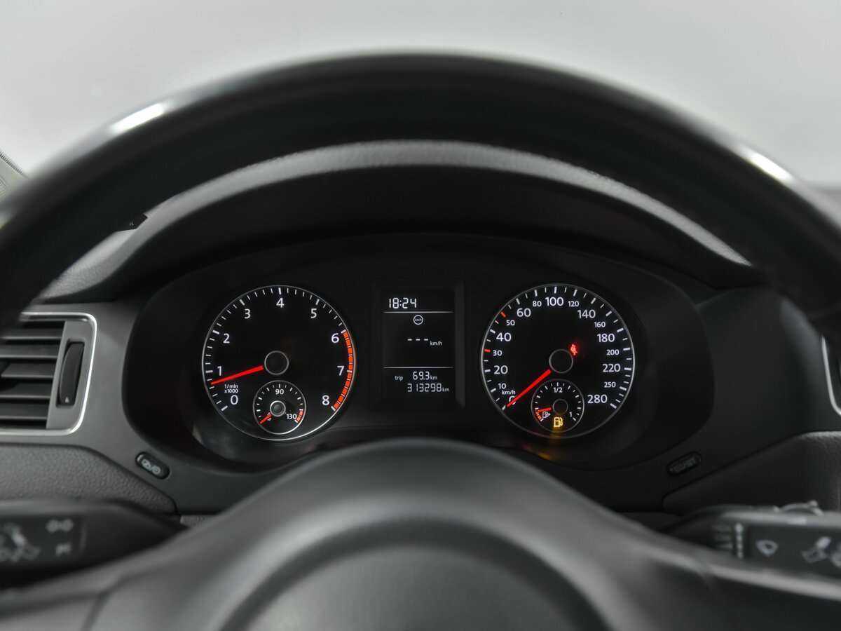 Volkswagen Jetta с пробегом — 2012 год. Фото: #6