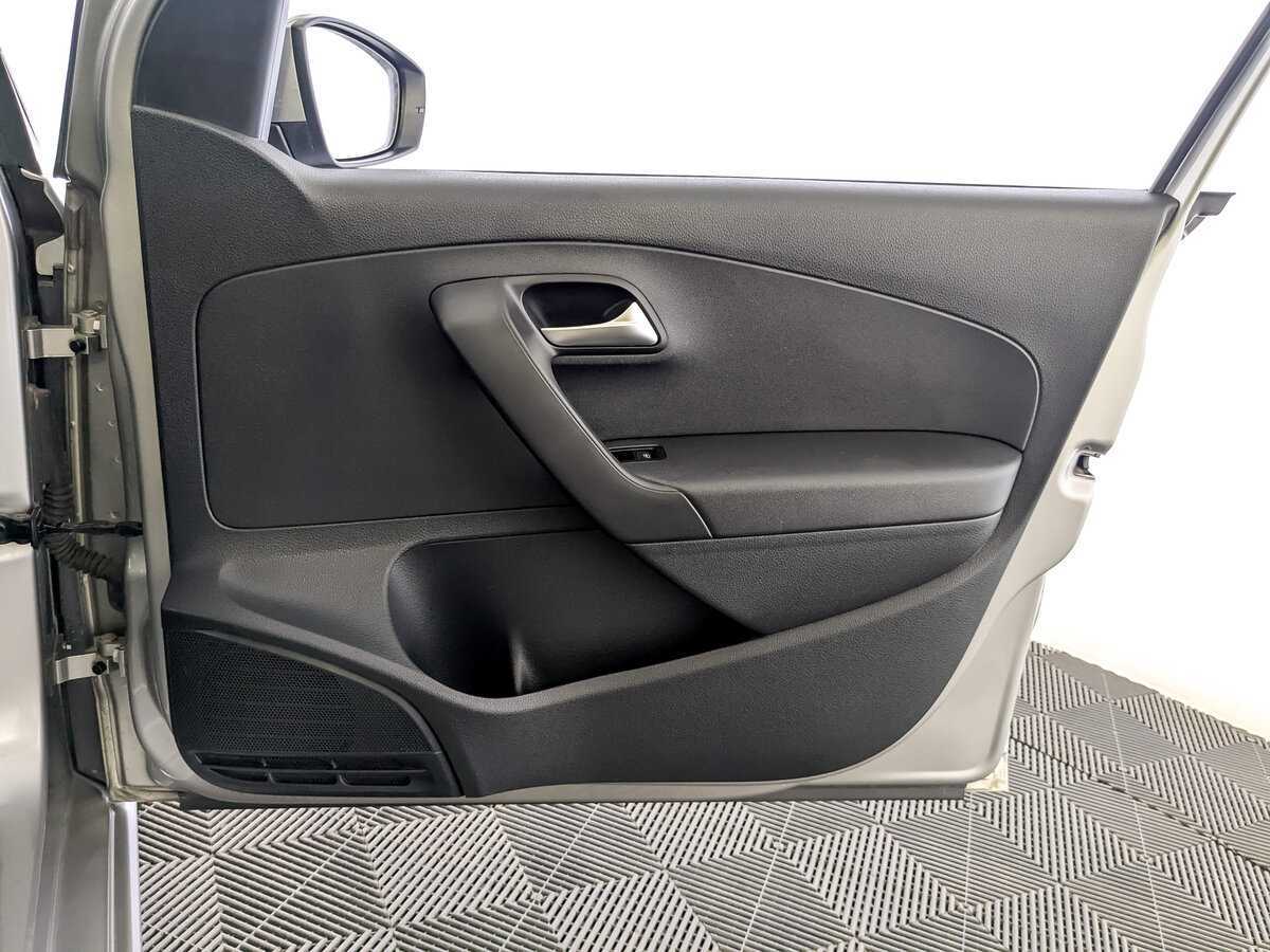 Volkswagen Polo с пробегом — 2019 год. Фото: #23