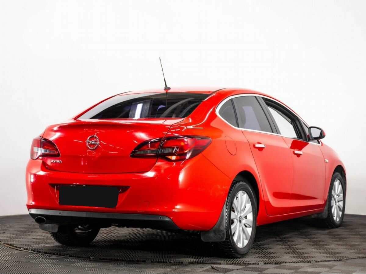 Opel Astra с пробегом — 2013 год. Фото: #3
