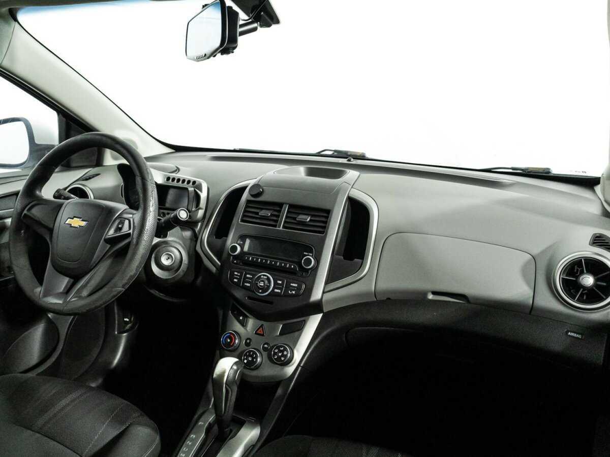 Chevrolet Aveo с пробегом — 2015 год. Фото: #8