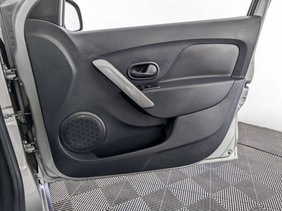 Renault Sandero с пробегом — 2021 год. Фото: #21