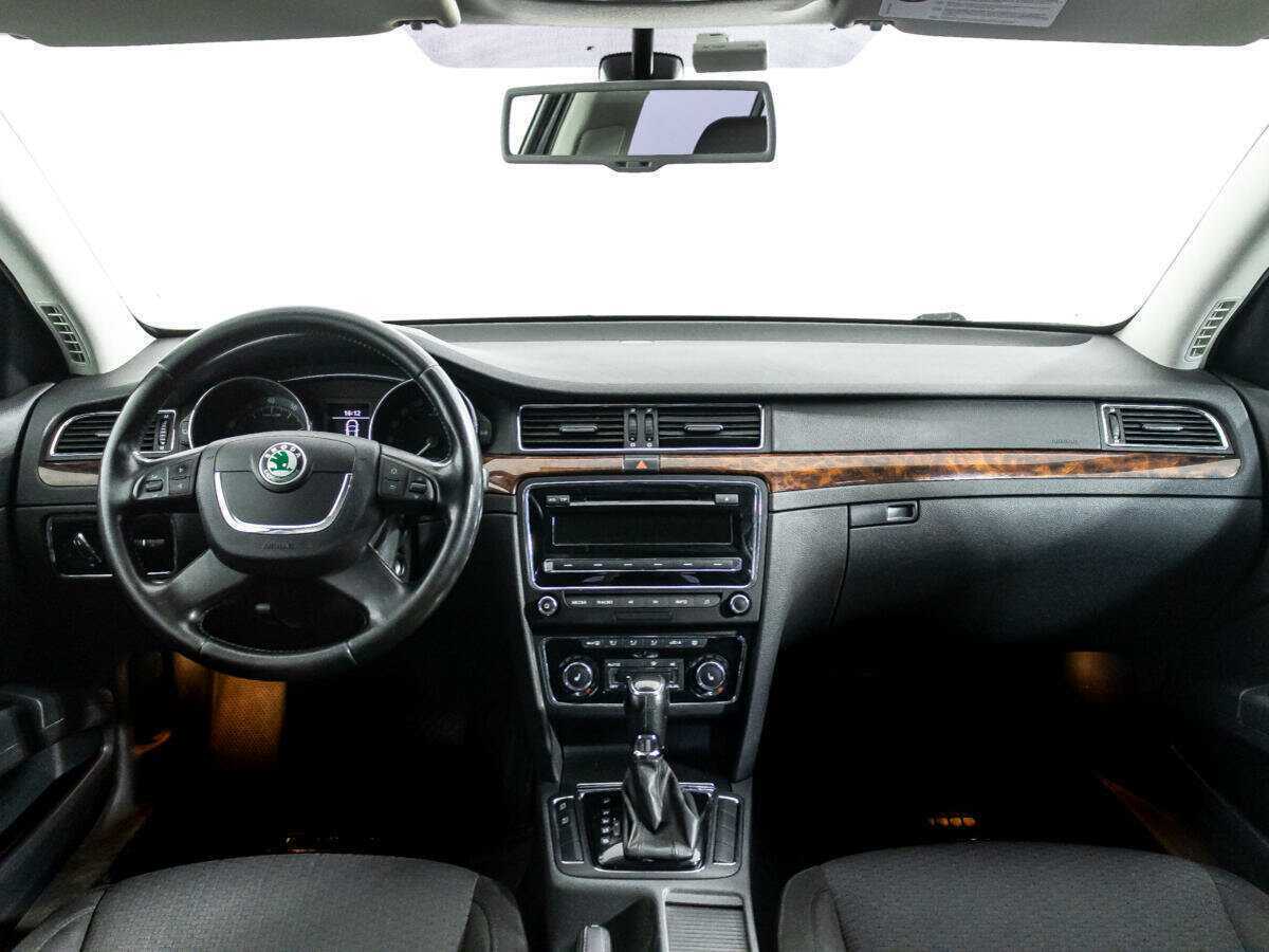 Skoda Superb с пробегом — 2012 год. Фото: #12