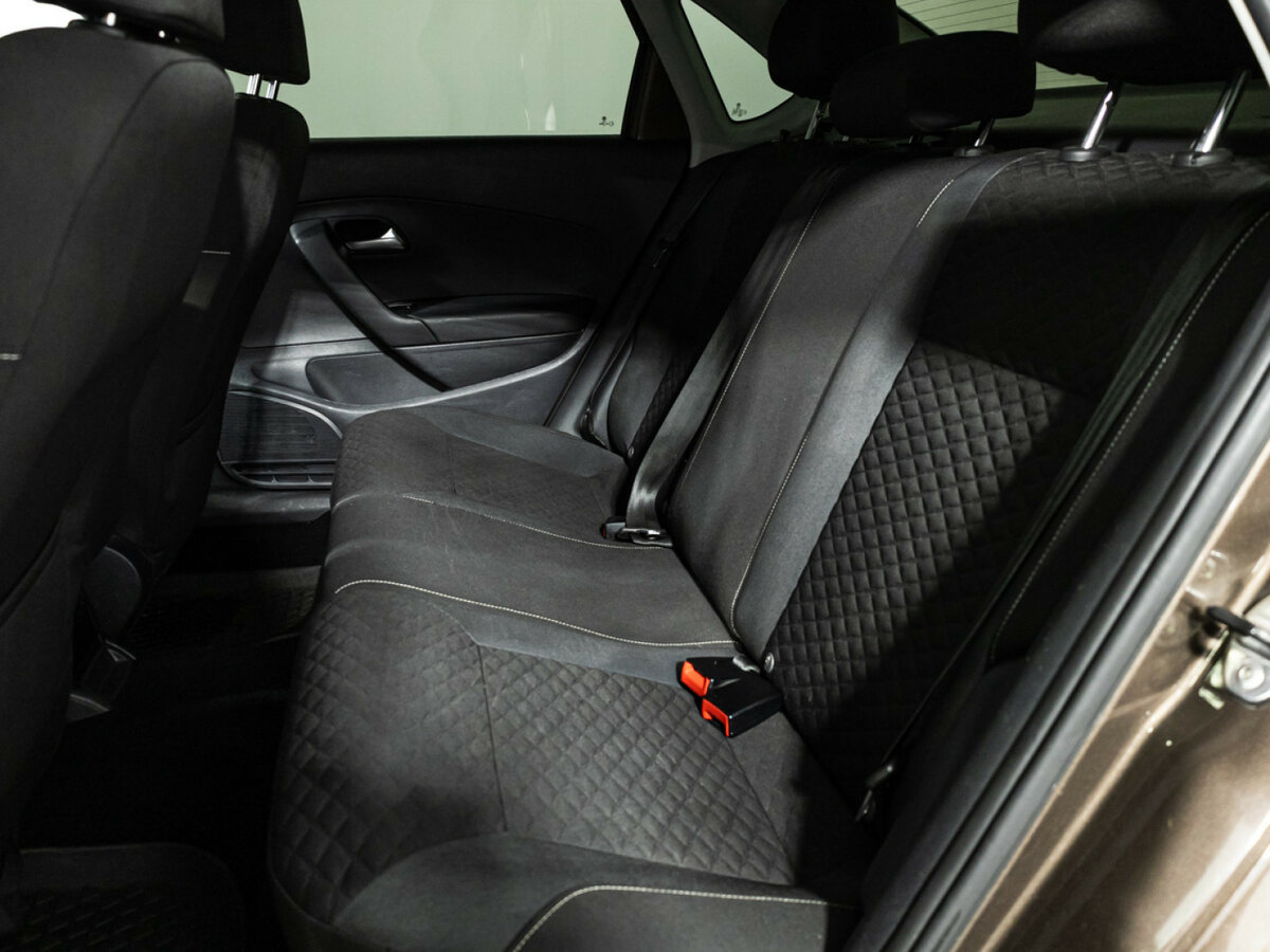 Volkswagen Polo с пробегом — 2018 год. Фото: #9