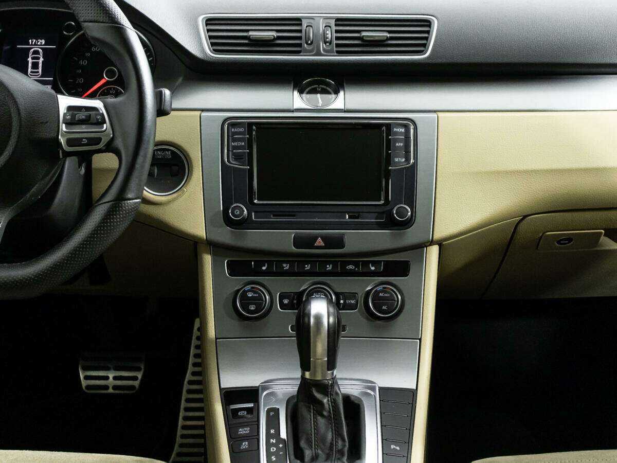 Volkswagen Passat CC с пробегом — 2012 год. Фото: #13