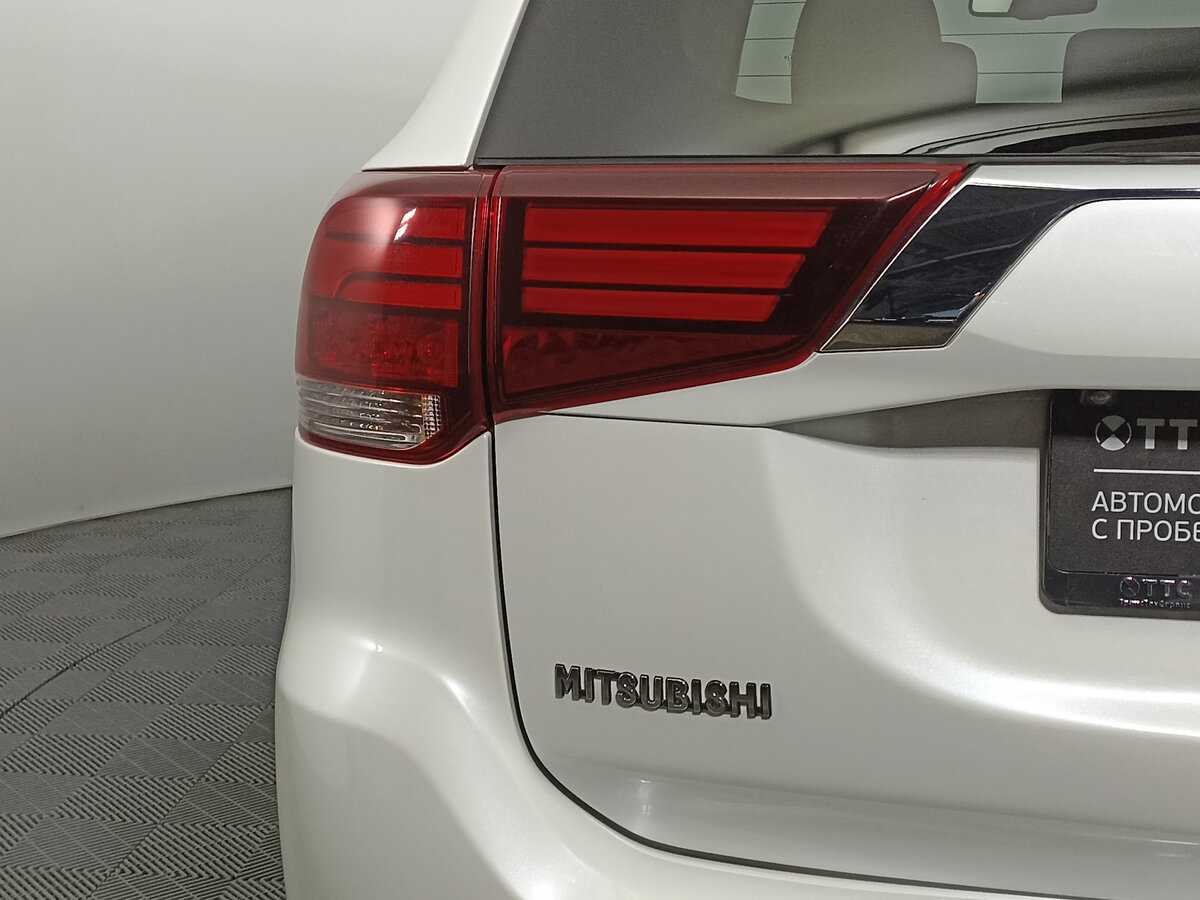 Mitsubishi Outlander с пробегом — 2017 год. Фото: #6