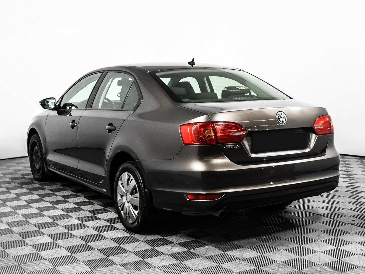 Volkswagen Jetta с пробегом — 2013 год. Фото: #6