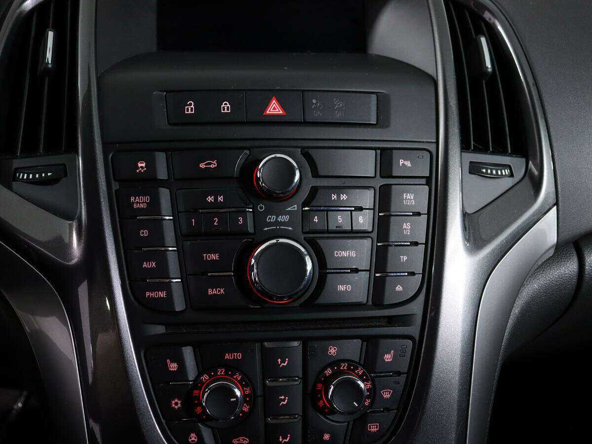 Opel Astra с пробегом — 2013 год. Фото: #18