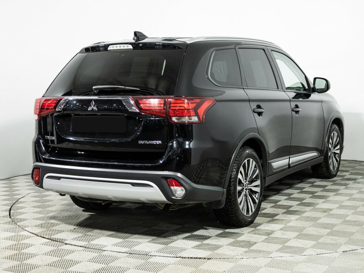 Mitsubishi Outlander с пробегом — 2018 год. Фото: #4