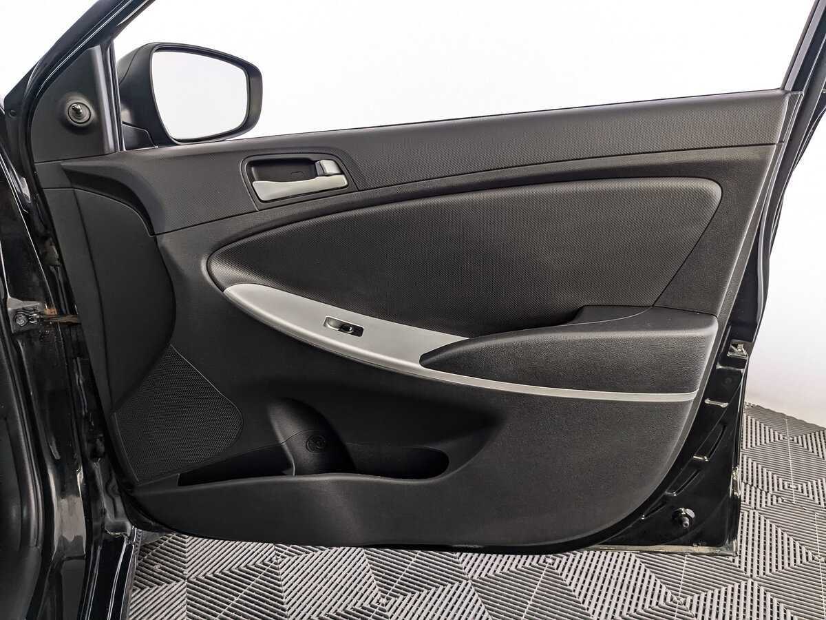 Hyundai Solaris с пробегом — 2013 год. Фото: #20