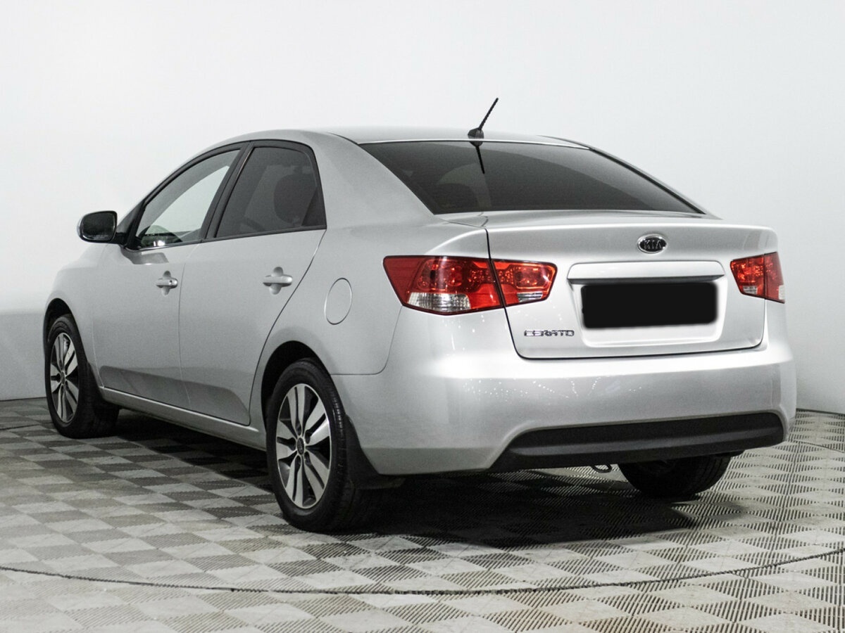 Kia Cerato с пробегом — 2012 год. Фото: #6