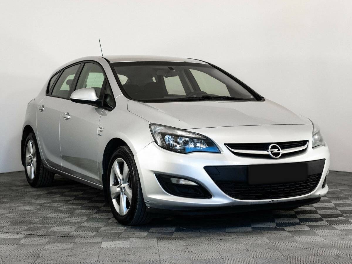Opel Astra с пробегом — 2013 год. Фото: #2