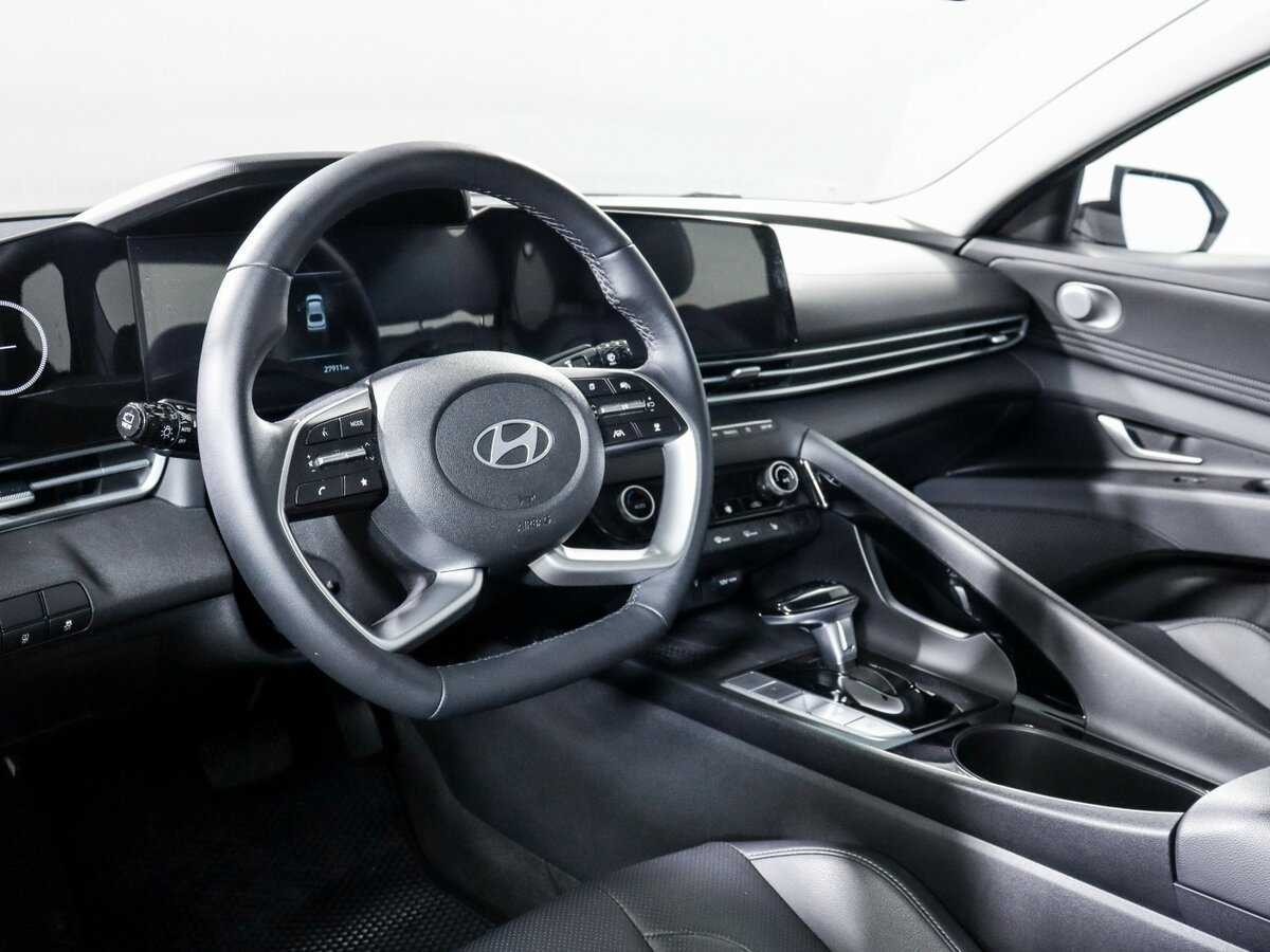 Hyundai Elantra с пробегом — 2023 год. Фото: #13