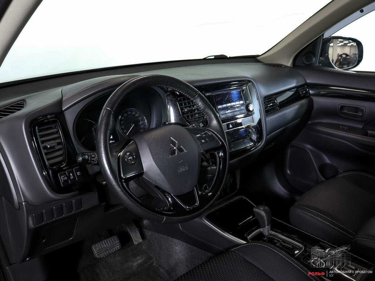 Mitsubishi Outlander с пробегом — 2019 год. Фото: #12