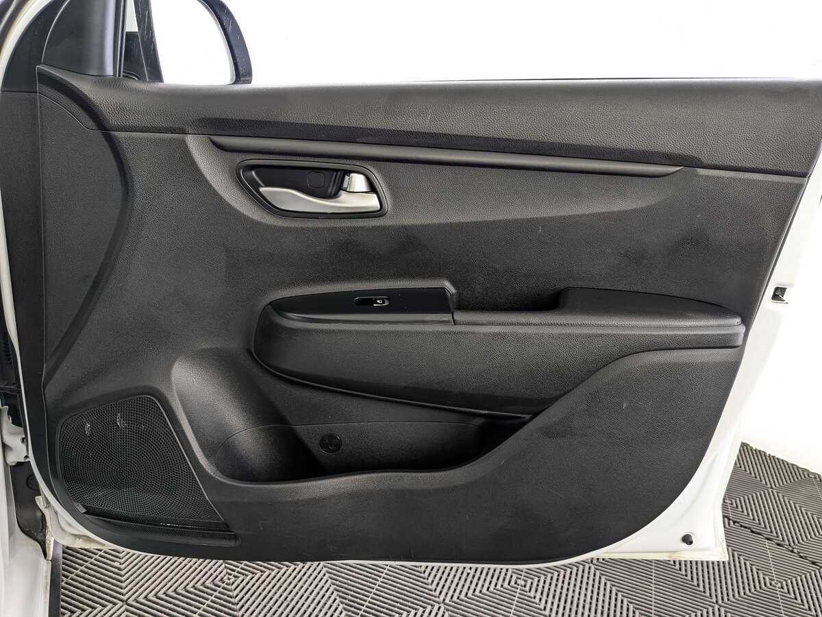 Kia Rio с пробегом — 2020 год. Фото: #20