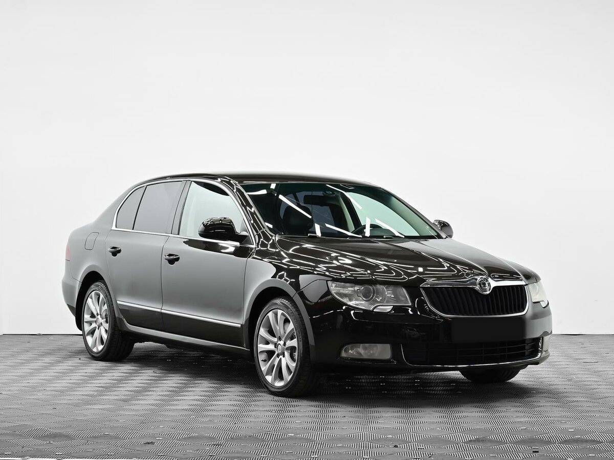 Skoda Superb с пробегом — 2012 год. Фото: #1