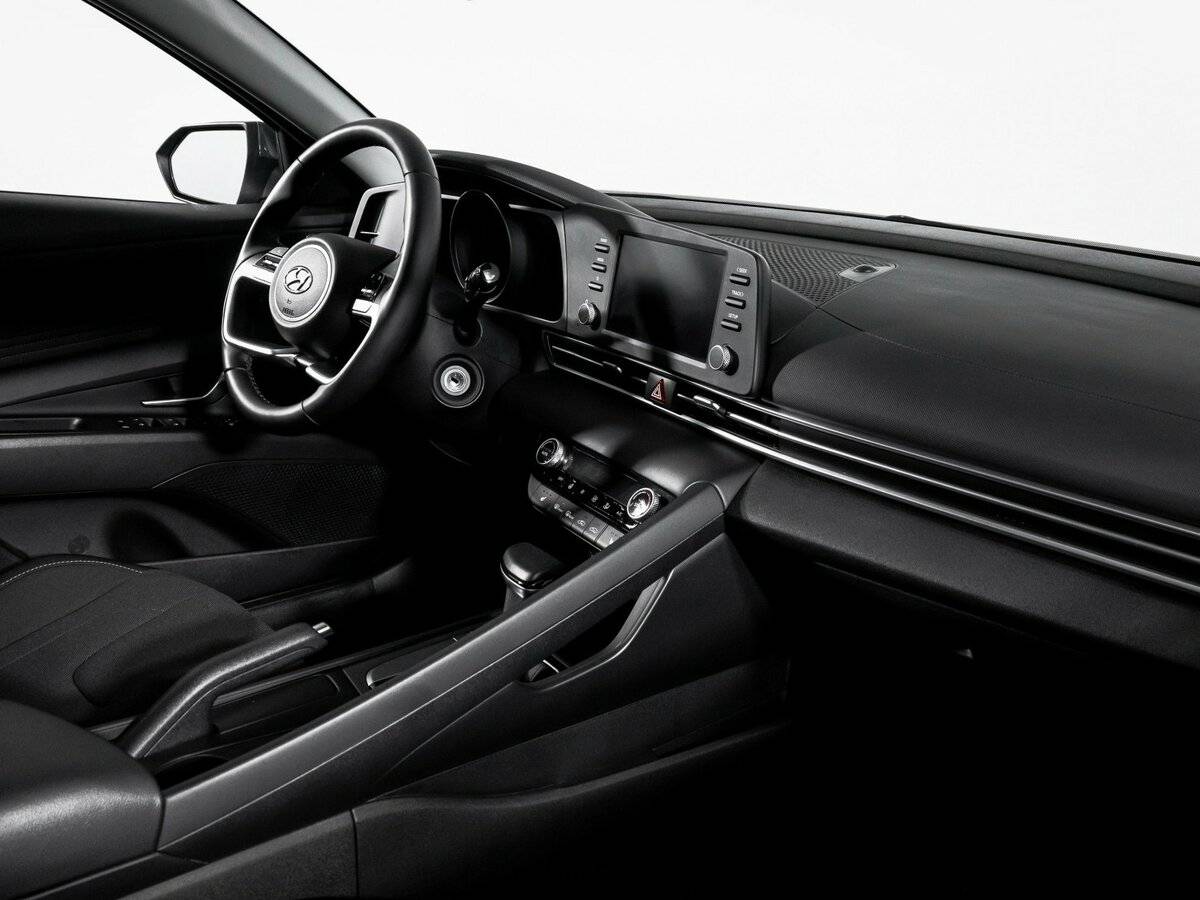 Hyundai Elantra с пробегом — 2021 год. Фото: #8