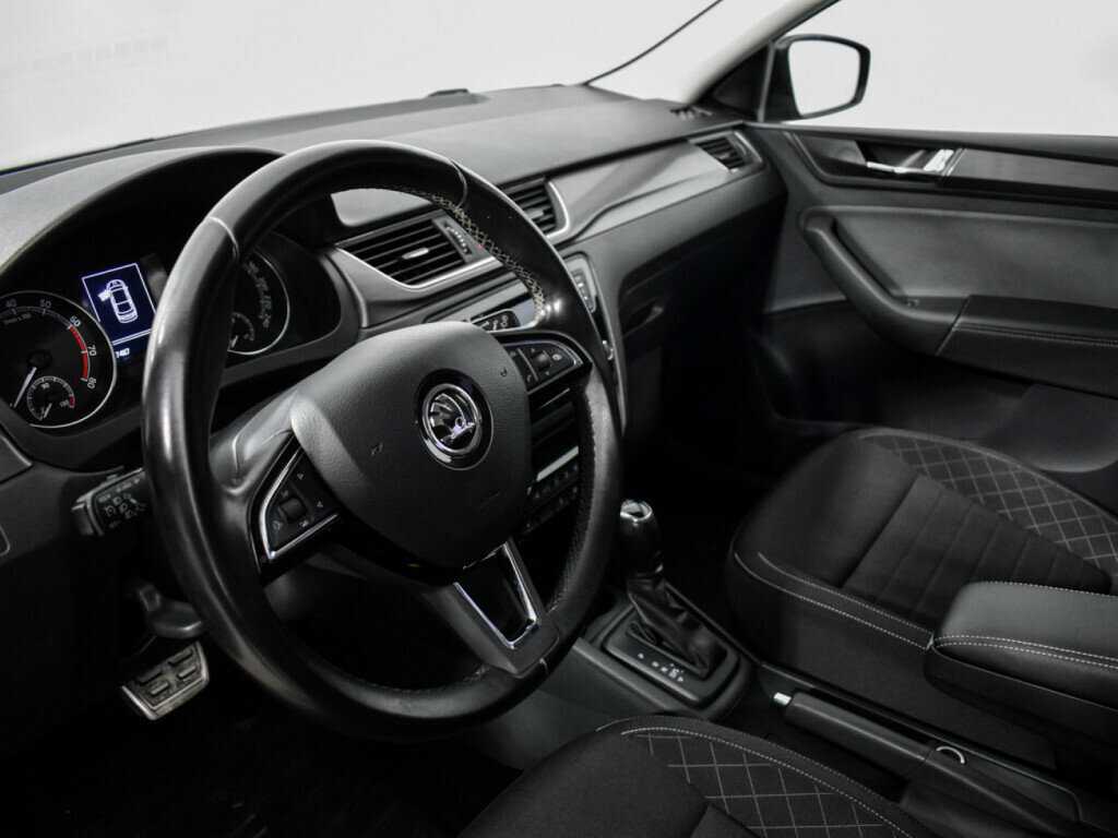 Skoda Rapid с пробегом — 2017 год. Фото: #8