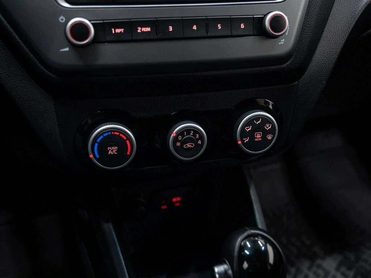 Kia Rio с пробегом — 2015 год. Фото: #24