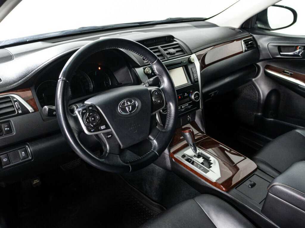 Toyota Camry с пробегом — 2012 год. Фото: #10