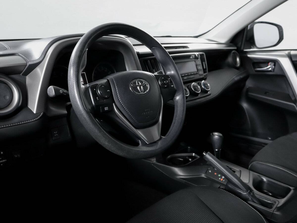 Toyota RAV4 с пробегом — 2017 год. Фото: #13