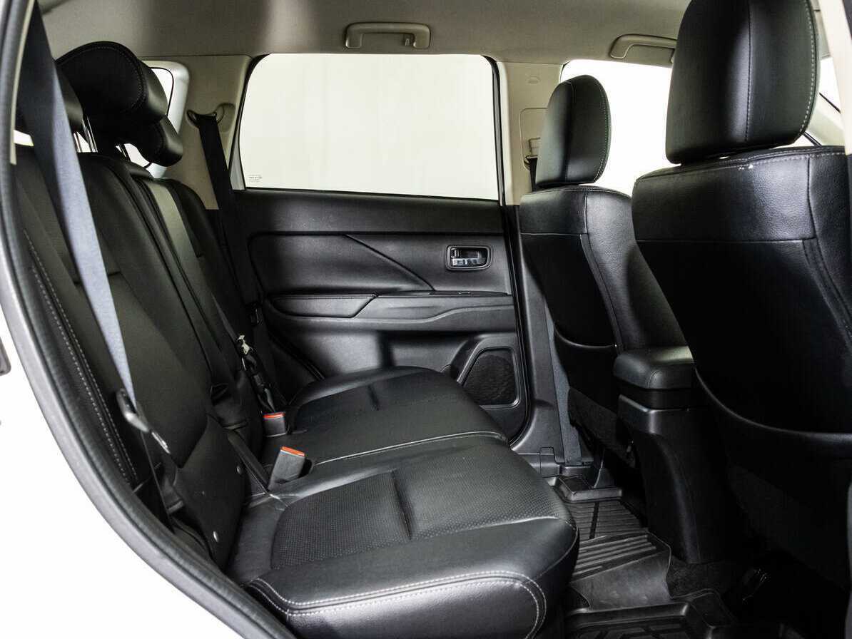 Mitsubishi Outlander с пробегом — 2017 год. Фото: #13