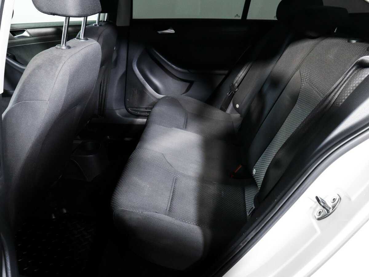 Volkswagen Jetta с пробегом — 2013 год. Фото: #6