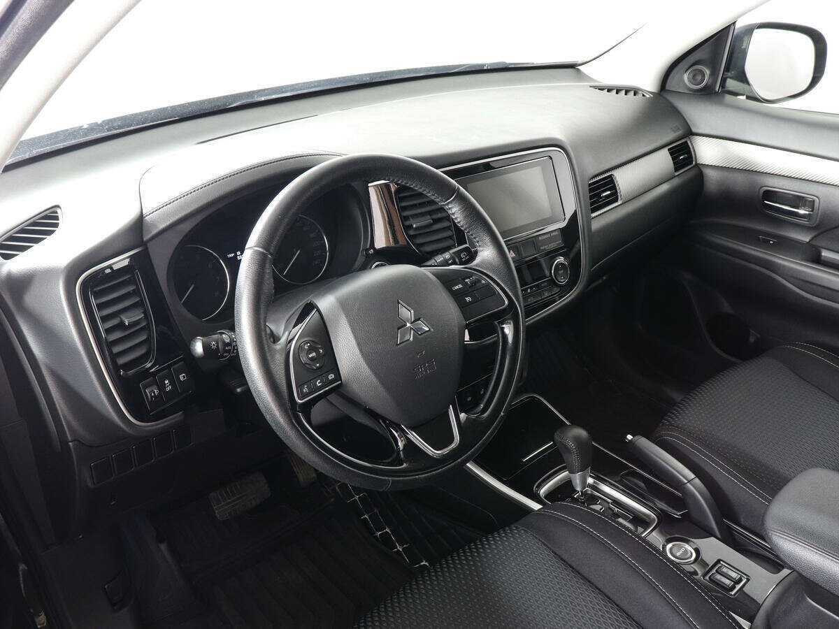 Mitsubishi Outlander с пробегом — 2018 год. Фото: #8