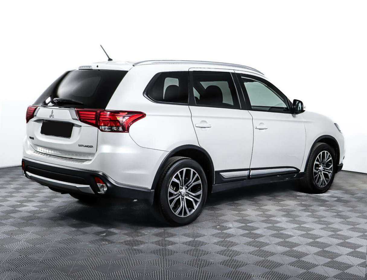 Mitsubishi Outlander с пробегом — 2016 год. Фото: #3