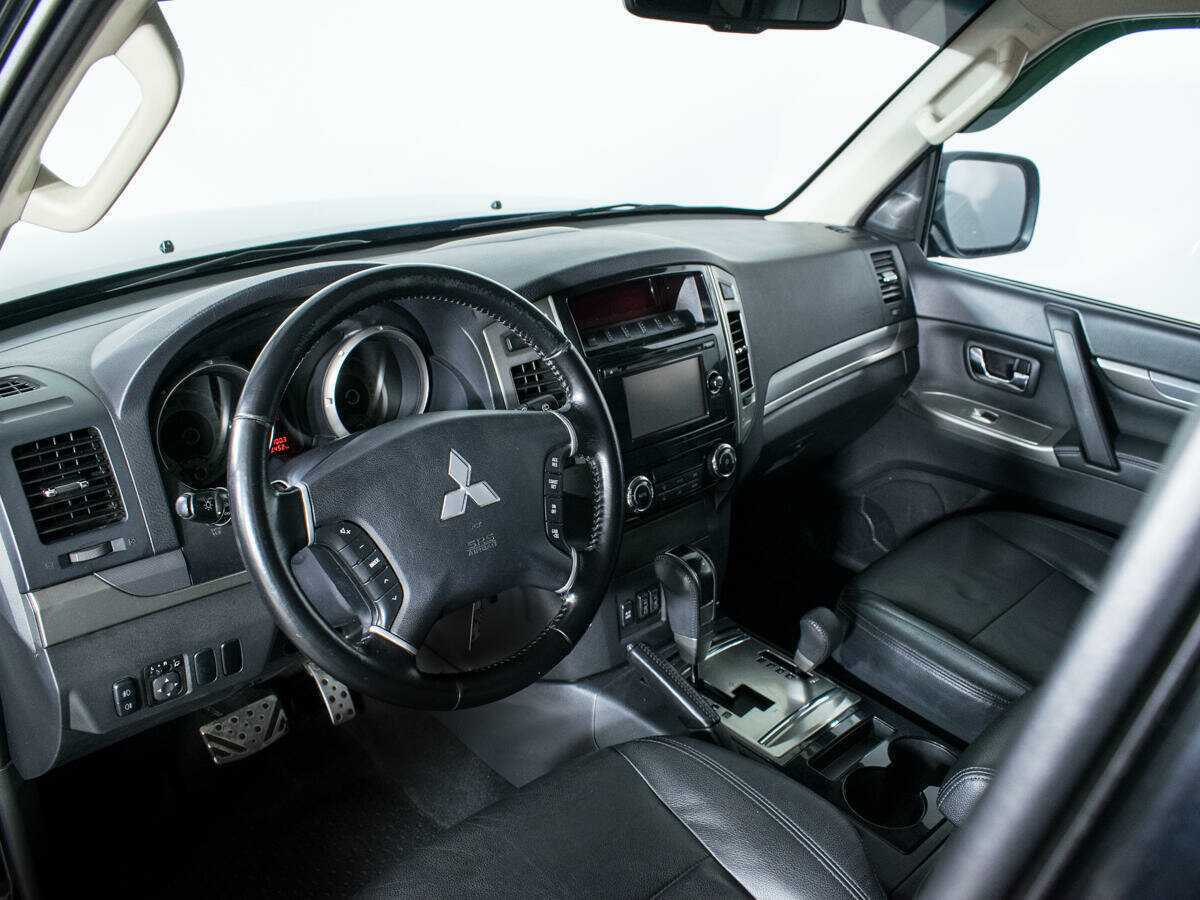 Mitsubishi Pajero с пробегом — 2014 год. Фото: #9