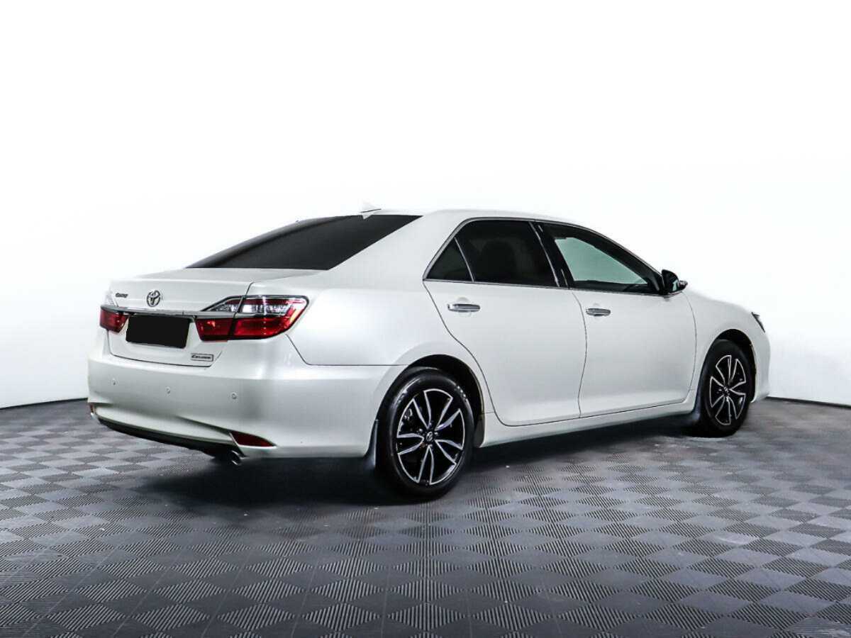 Toyota Camry с пробегом — 2017 год. Фото: #4