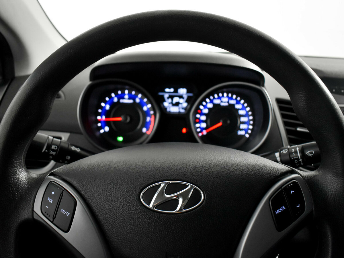 Hyundai Elantra с пробегом — 2015 год. Фото: #15