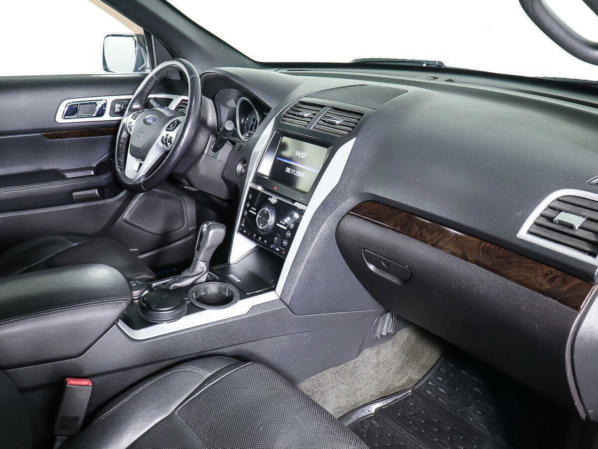 Ford Explorer с пробегом — 2013 год. Фото: #10