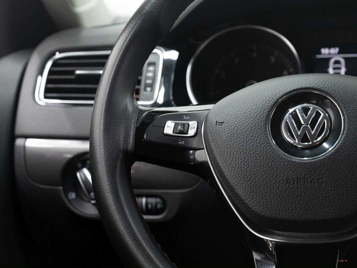 Volkswagen Jetta с пробегом — 2016 год. Фото: #14