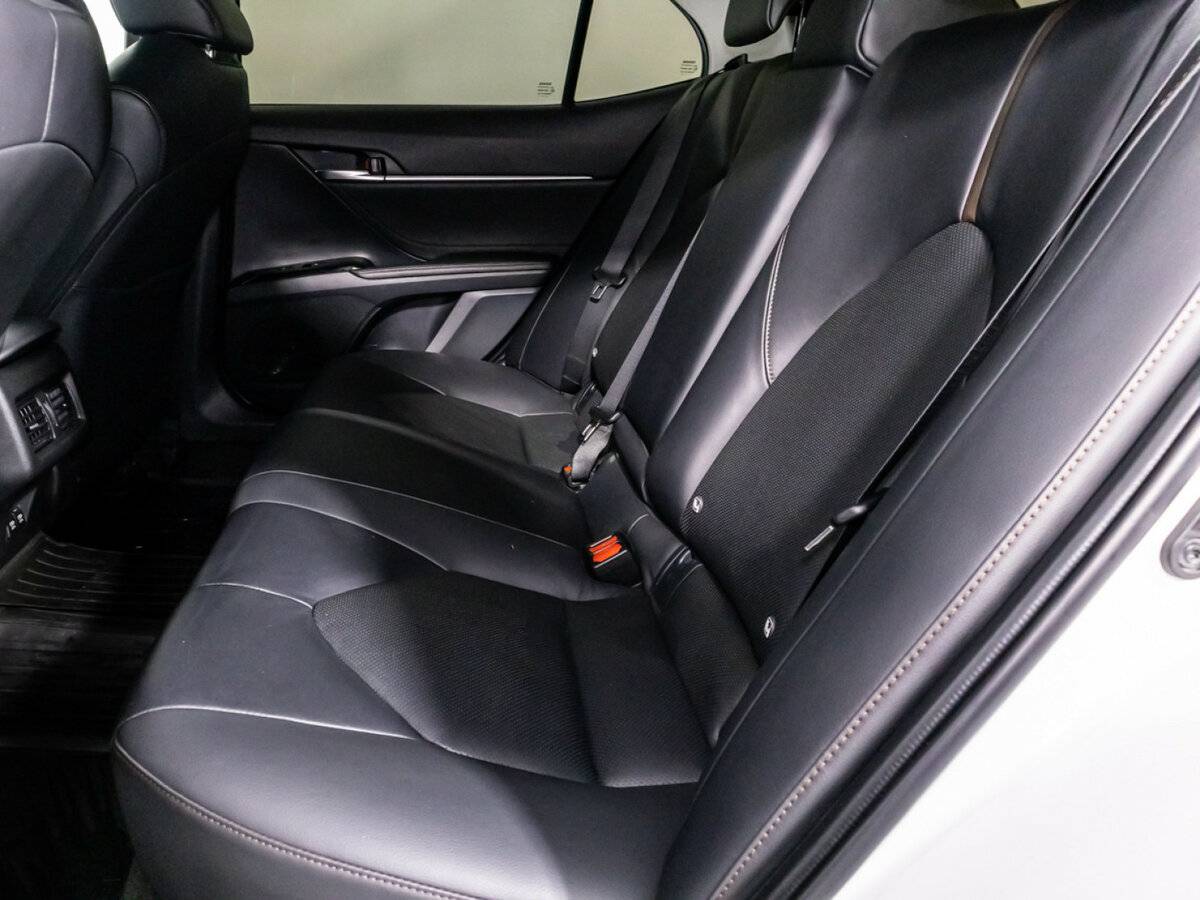 Toyota Camry с пробегом — 2019 год. Фото: #9