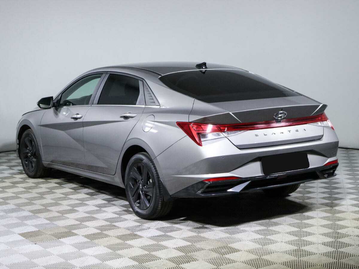 Hyundai Elantra с пробегом — 2022 год. Фото: #6