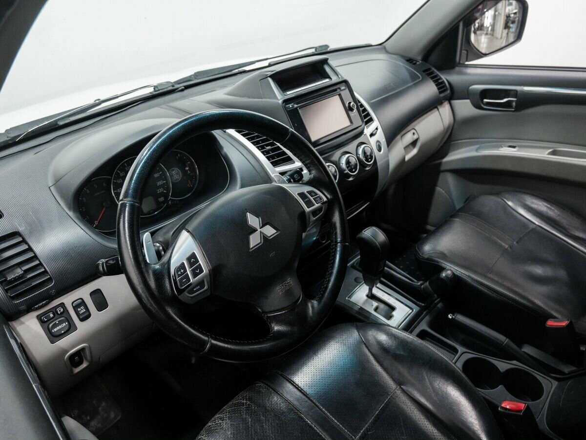 Mitsubishi Pajero Sport с пробегом — 2014 год. Фото: #12