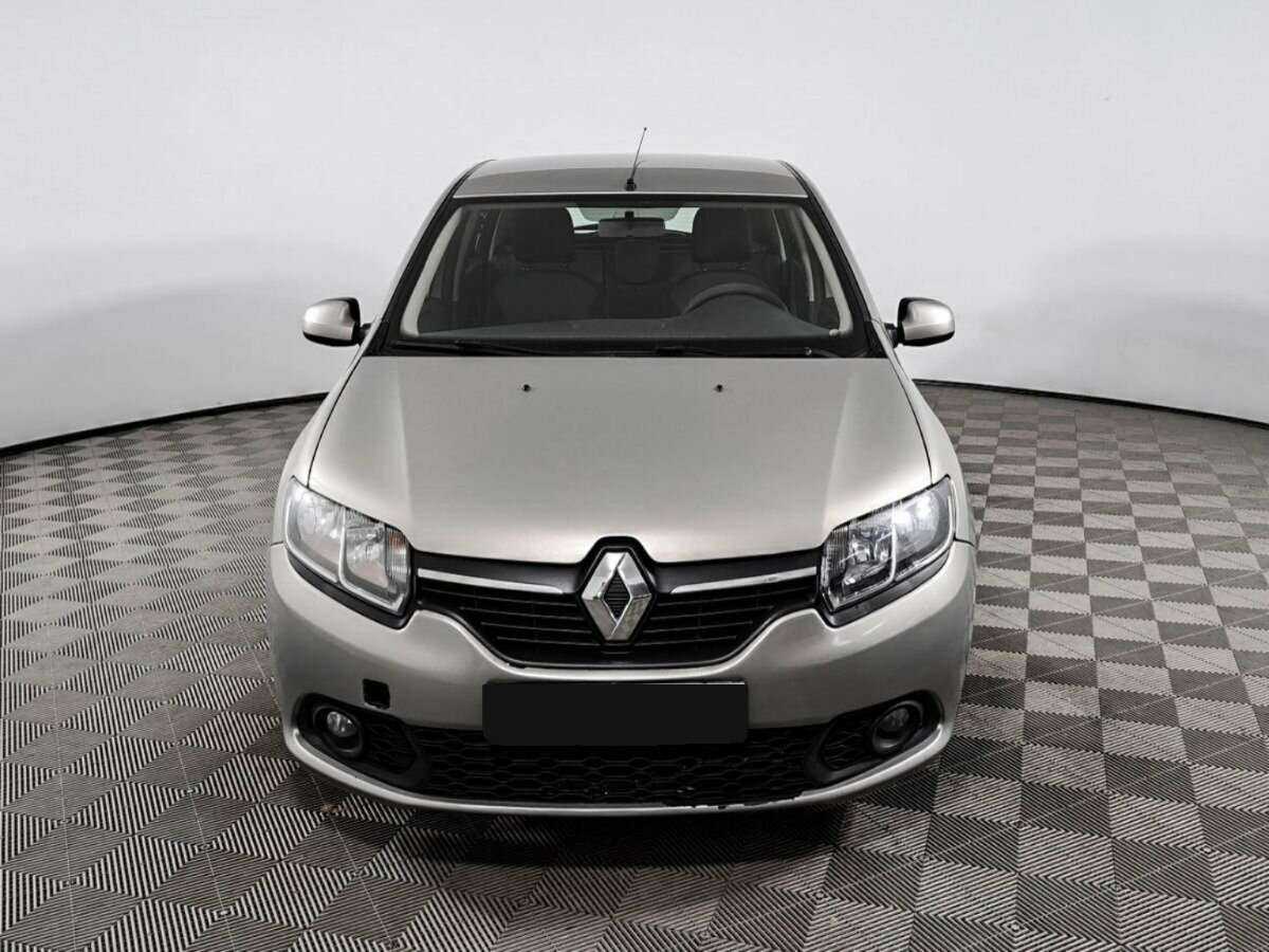 Renault Sandero с пробегом — 2015 год. Фото: #1