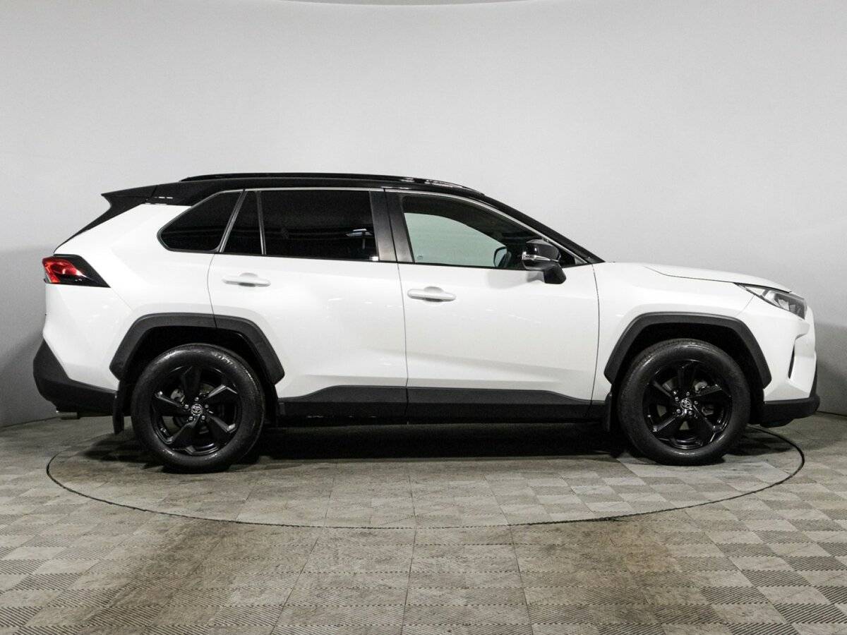 Toyota RAV4 с пробегом — 2020 год. Фото: #3