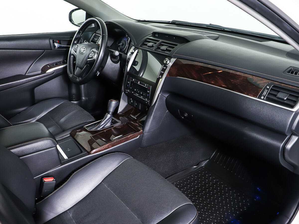 Toyota Camry с пробегом — 2017 год. Фото: #8