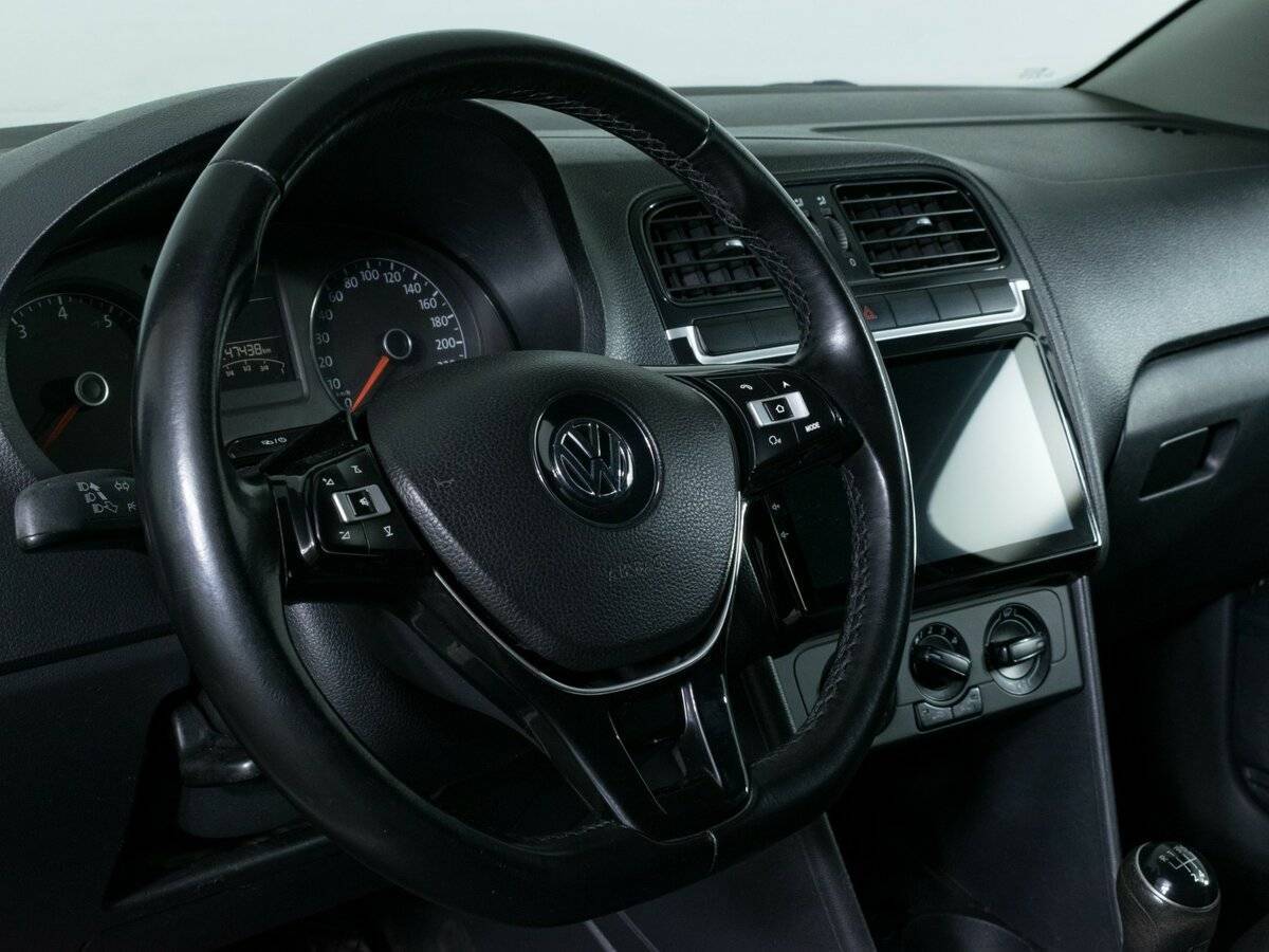 Volkswagen Polo с пробегом — 2018 год. Фото: #11